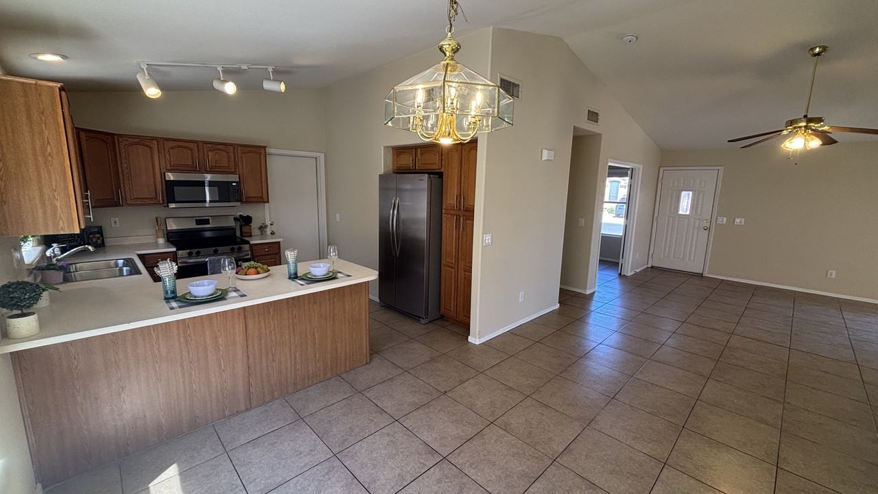 12721 W Palm Ln - Photo 5 of 23
