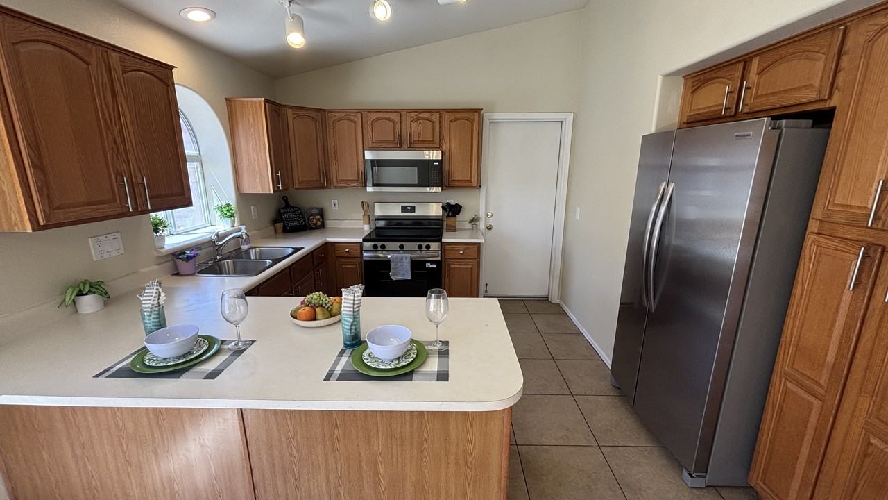 12721 W Palm Ln - Photo 6 of 23