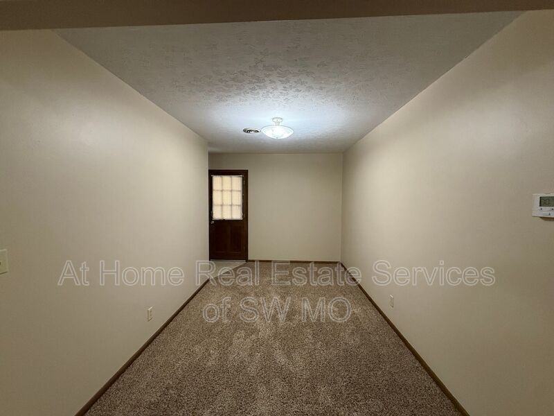 1920 Bellerive Dr - Photo 3 of 10