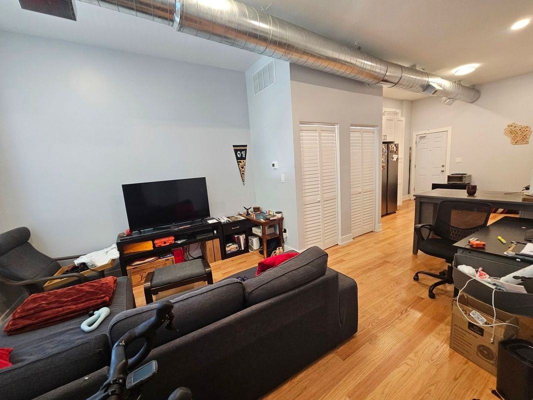 1415 W Erie St - Photo 4 of 13