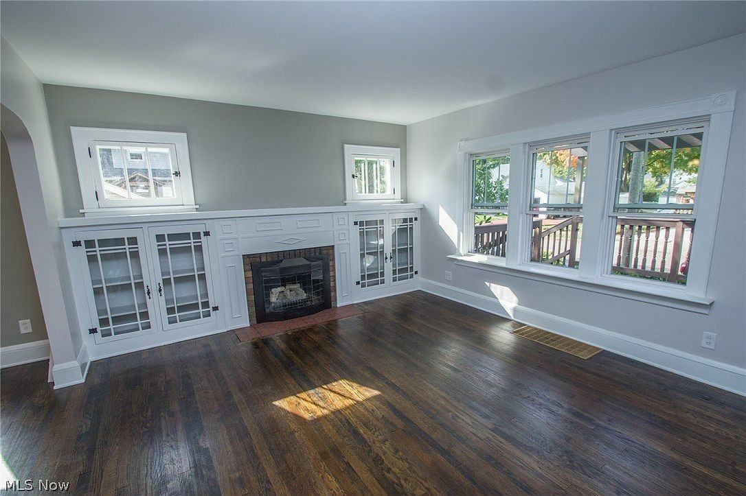 1923 14th St - Photo 3 of 28