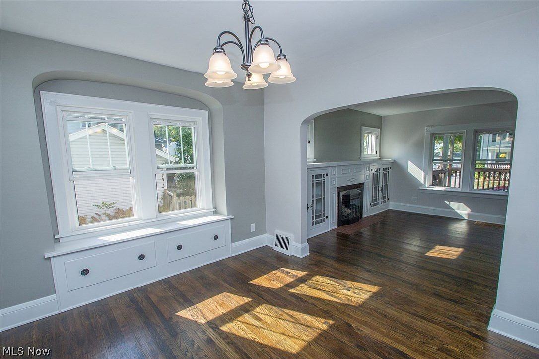 1923 14th St - Photo 6 of 28