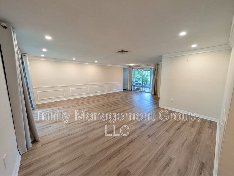 8605 Wagon Wheel Ln - Photo 3 of 35