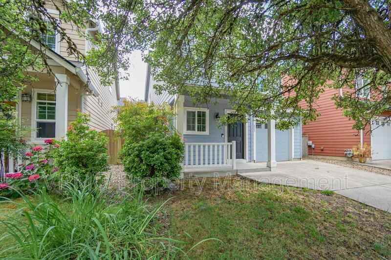 423 Nw 153rd St - Photo 3 of 36