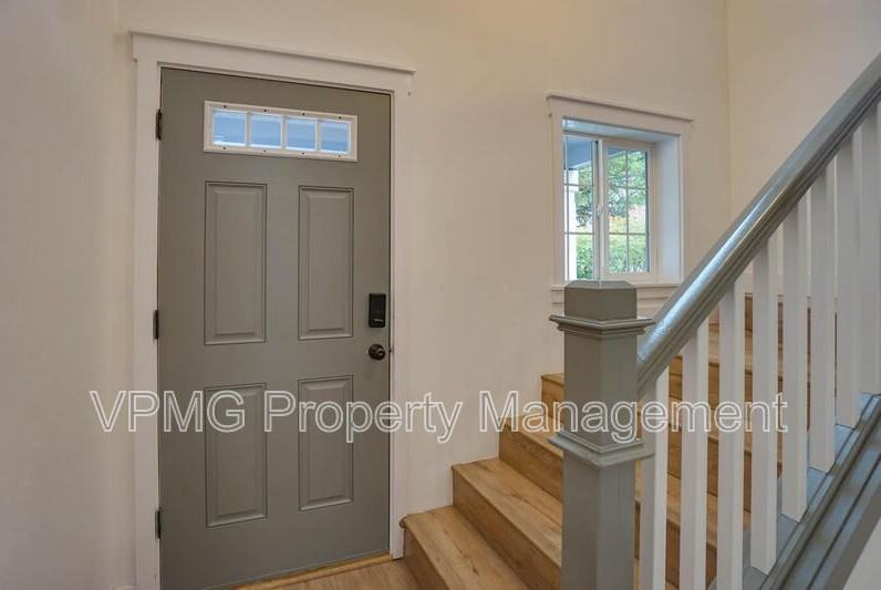 423 Nw 153rd St - Photo 5 of 36