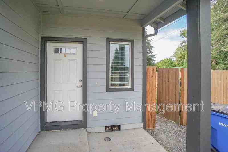 10703 Ne 70th St #1 - Photo 2 of 32