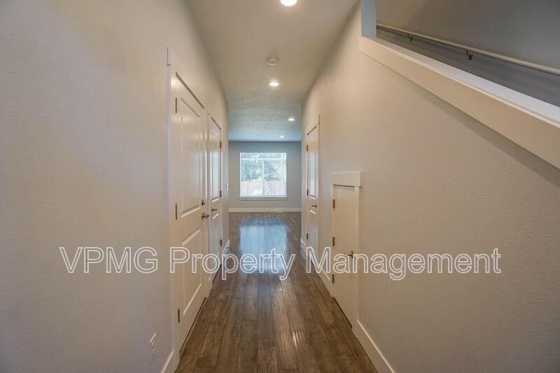 10703 Ne 70th St #1 - Photo 3 of 32