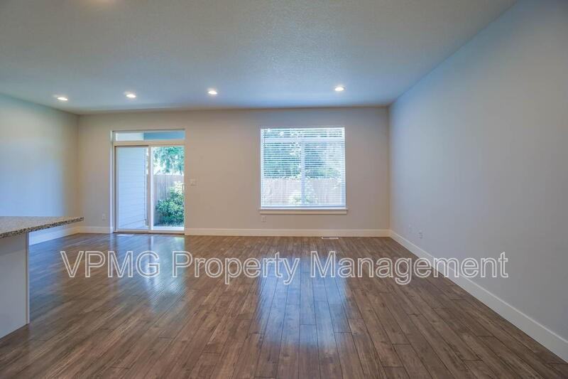 10703 Ne 70th St #1 - Photo 5 of 32