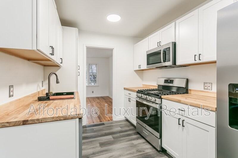 805 Landing Rd N - Photo 3 of 25