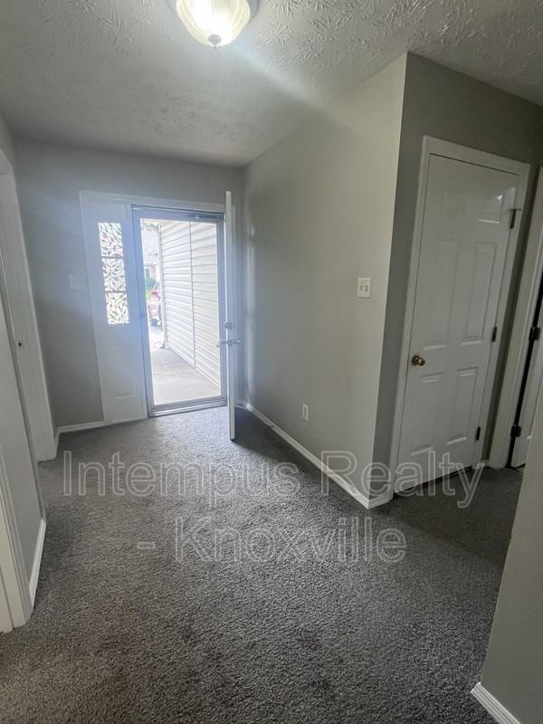 1013 Ashley Michelle Ct - Photo 3 of 27
