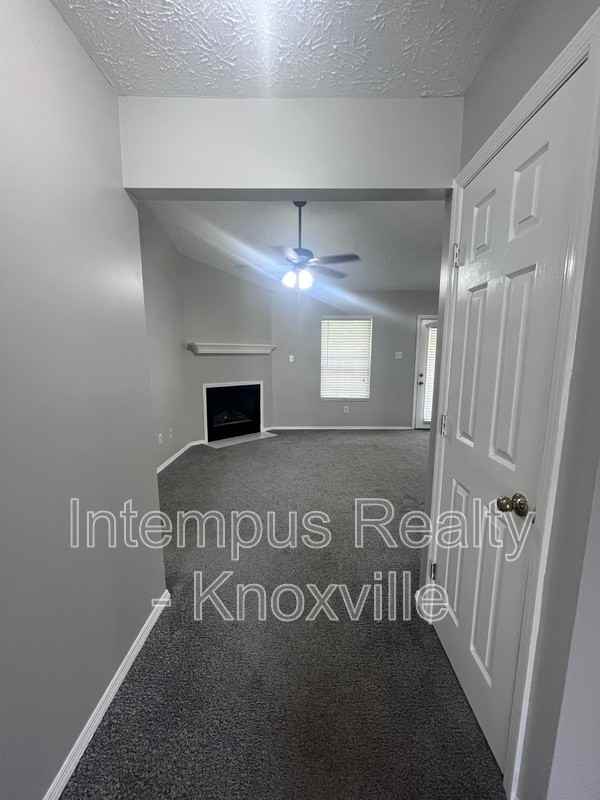 1013 Ashley Michelle Ct - Photo 5 of 27