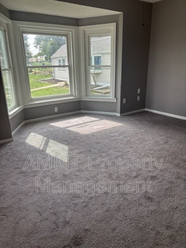 1838 J Ave Ne - Photo 2 of 7