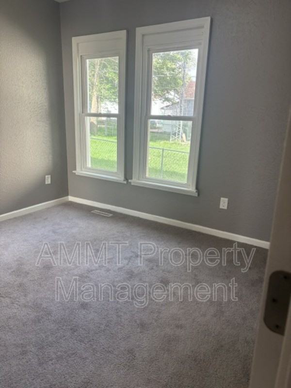 1838 J Ave Ne - Photo 4 of 7