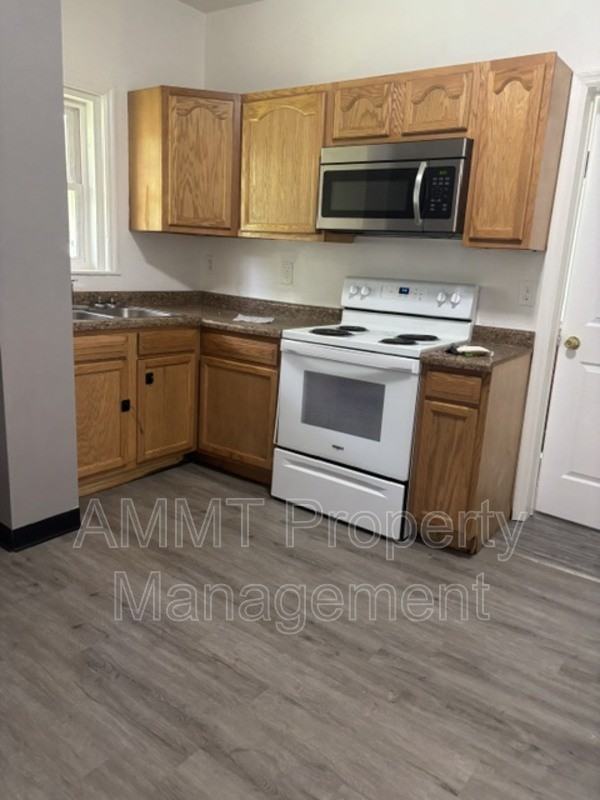 1838 J Ave Ne - Photo 5 of 7