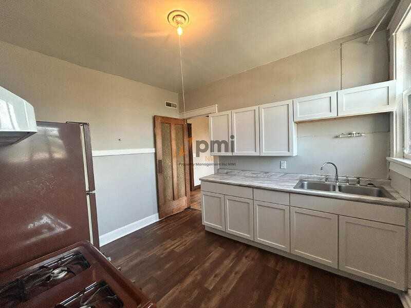 710 Perry St #8 - Photo 5 of 24