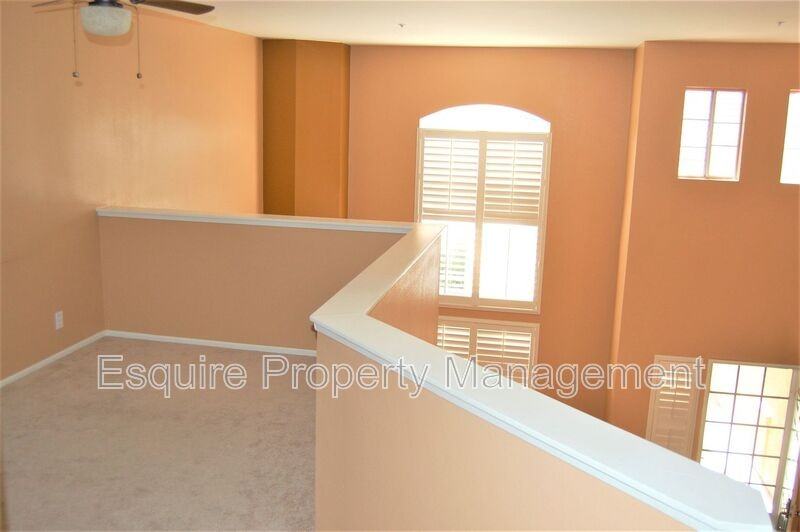 1255 Jamaica Ln - Photo 4 of 13