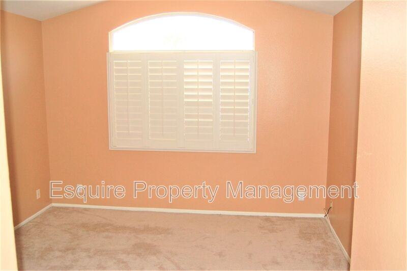 1255 Jamaica Ln - Photo 5 of 13