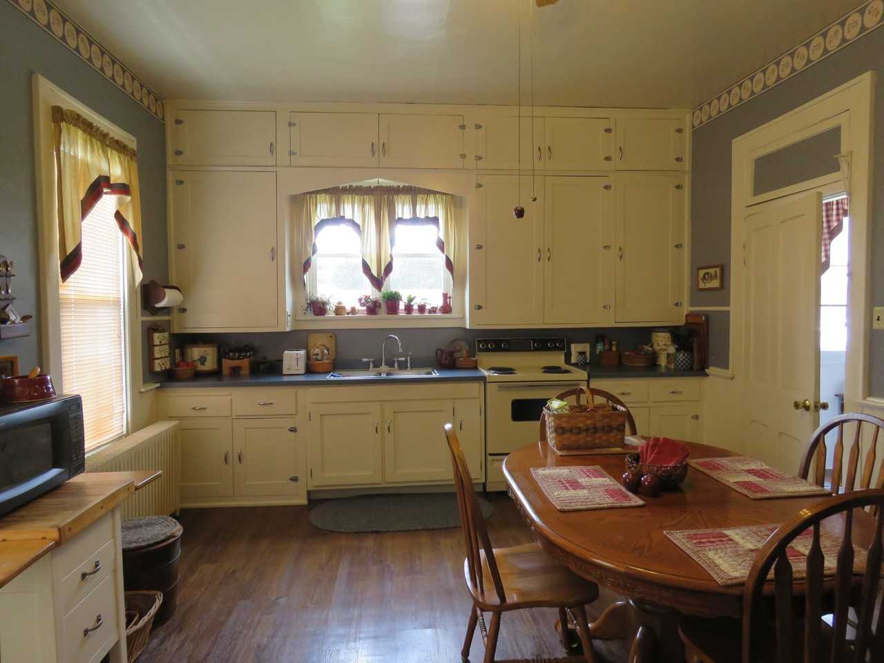 122 E Main St #NA - Photo 3 of 18