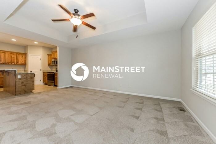 523 S Poplar St - Photo 4 of 17