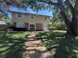 featured image of 905 Poinciana Dr