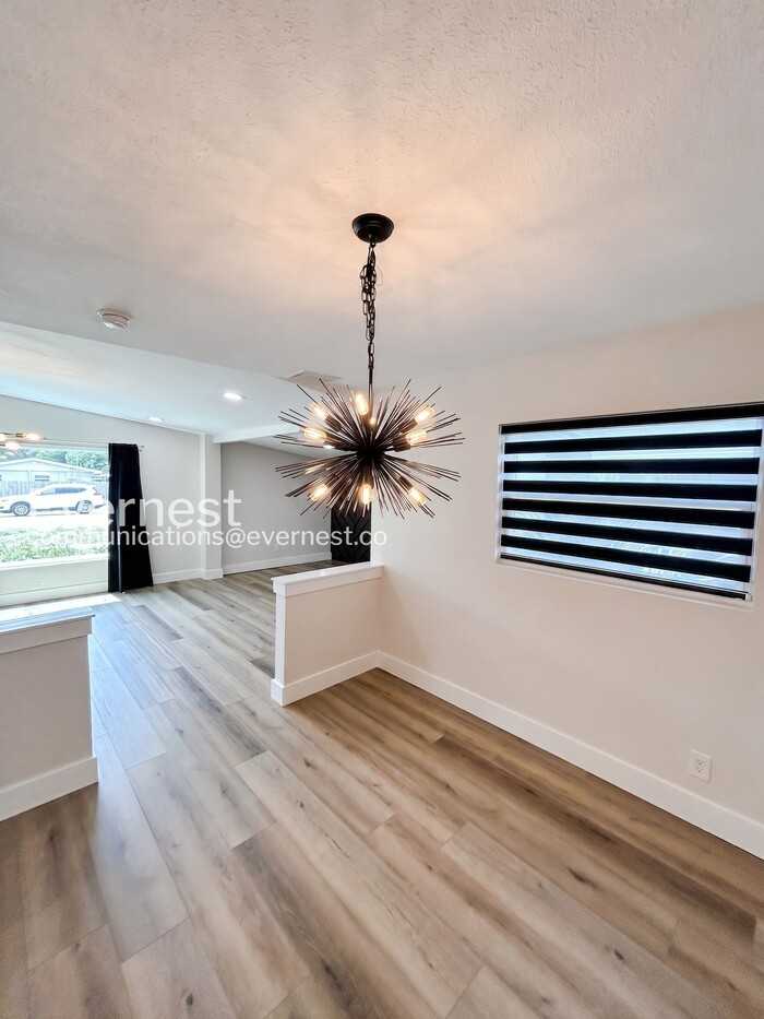 5908 S Manhattan Ave - Photo 4 of 30