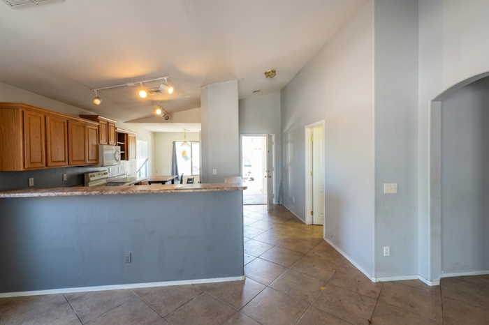 25873 W Miami St - Photo 3 of 10