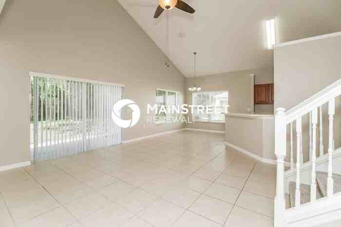 1011 Clearpointe Way - Photo 4 of 17
