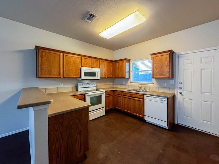 1328 Norman St - Photo 3 of 17
