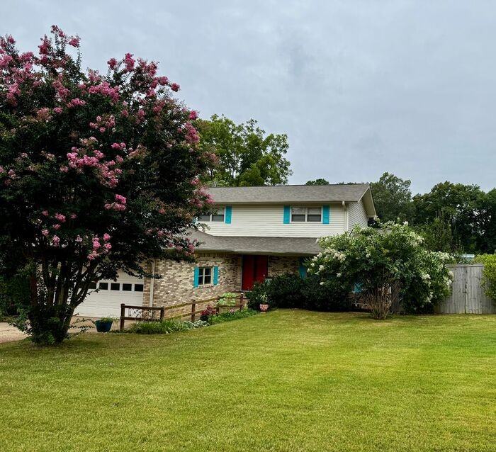 7608 Peacock Dr Sw
