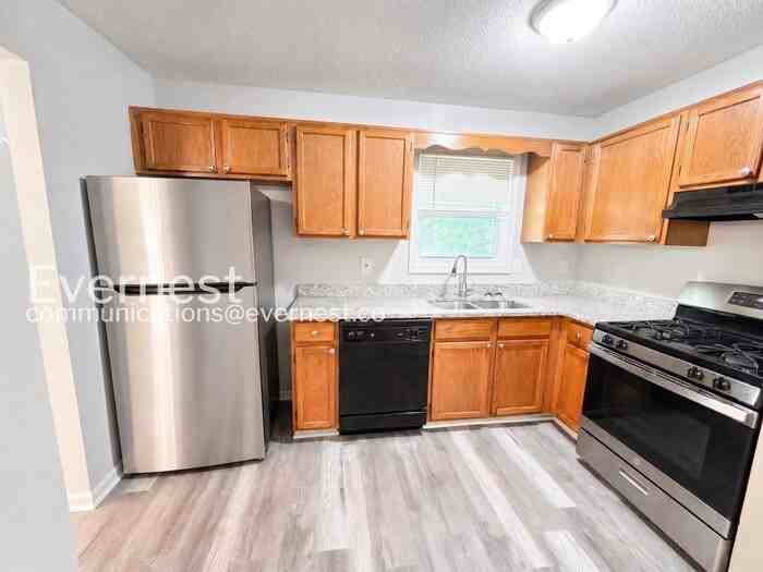 229 Hampton Dr - Photo 3 of 24