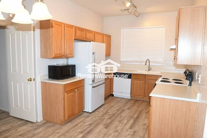 15338 W Banff Ln - Photo 5 of 15