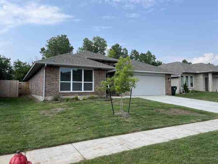 1105 Osprey Dr - Photo 3 of 39