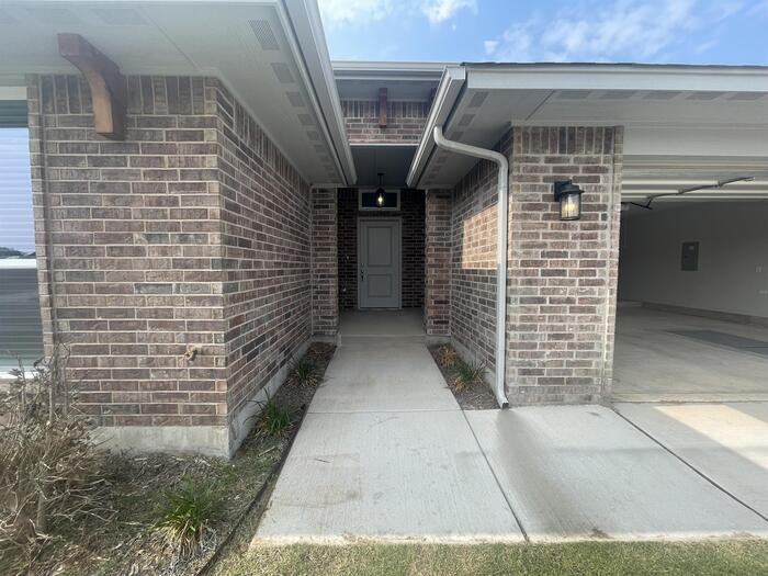1105 Osprey Dr - Photo 4 of 39