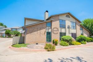 featured image of 334 W Harwood Rd #A