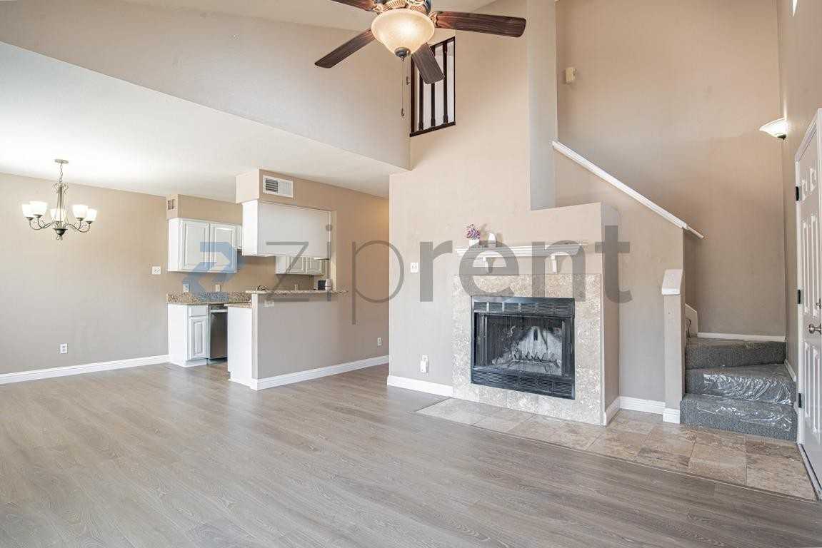 334 W Harwood Rd #A - Photo 4 of 17