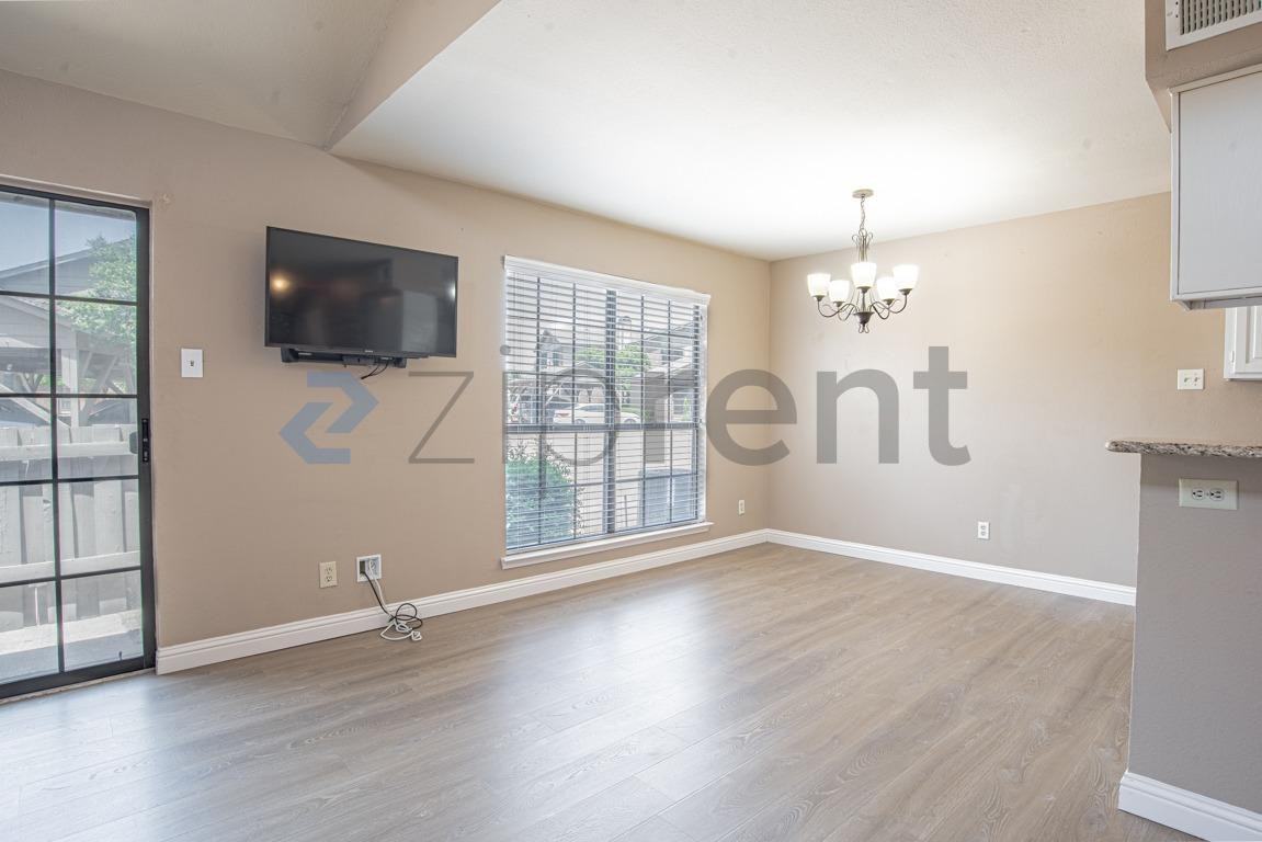 334 W Harwood Rd #A - Photo 5 of 17