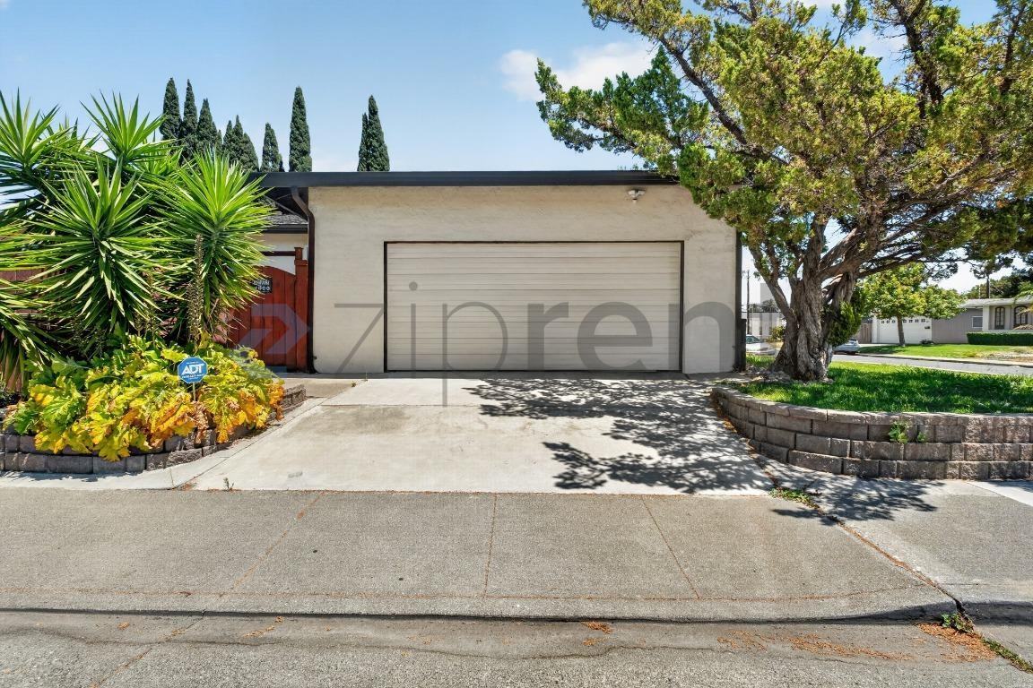 648 San Lorenzo St - Photo 5 of 31
