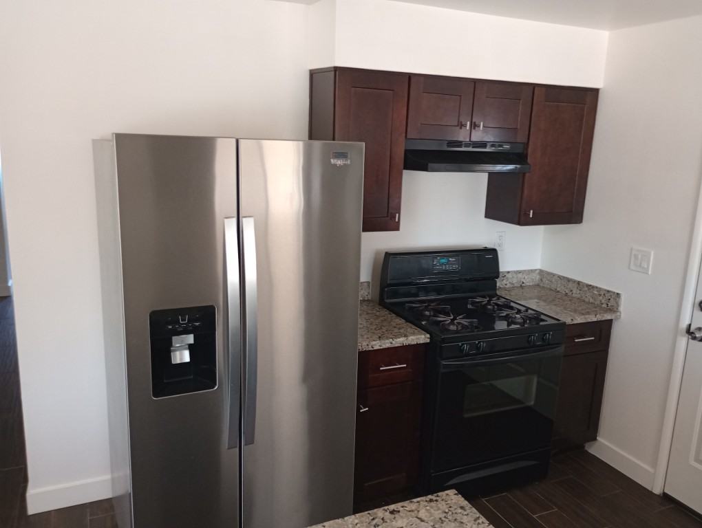 508 W 14th St - Photo 2 of 20