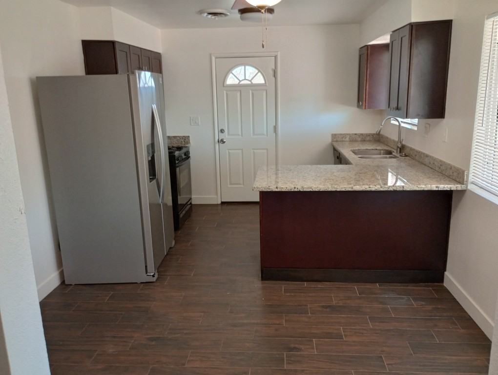 508 W 14th St - Photo 3 of 20