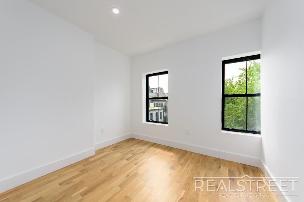 536A Monroe St #4 - Photo 3 of 7