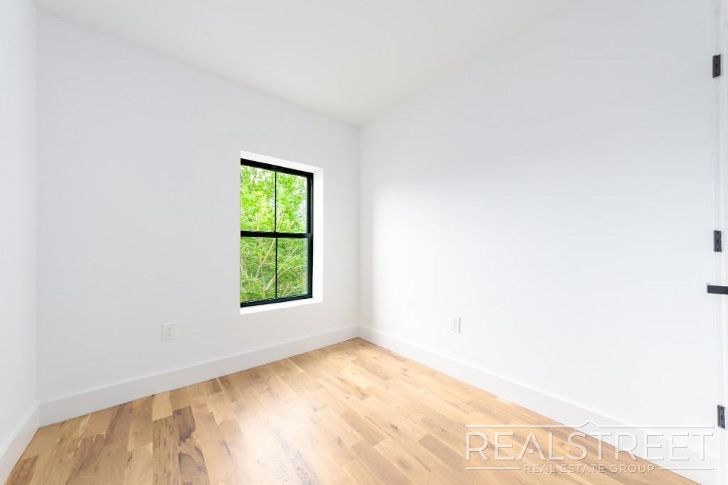 536A Monroe St #4 - Photo 4 of 7