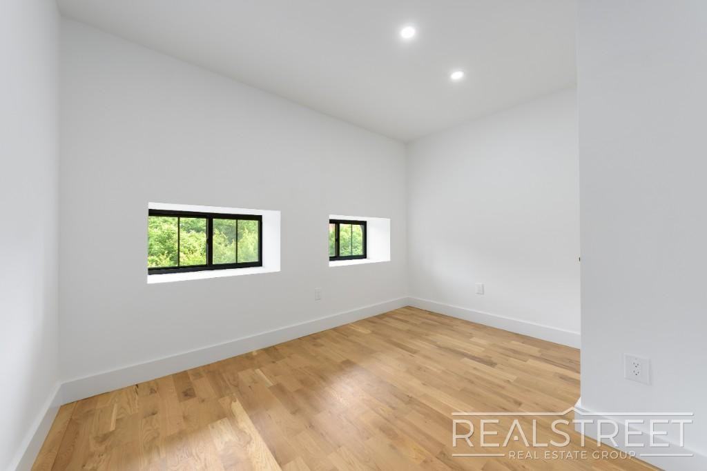 536A Monroe St #4 - Photo 5 of 7