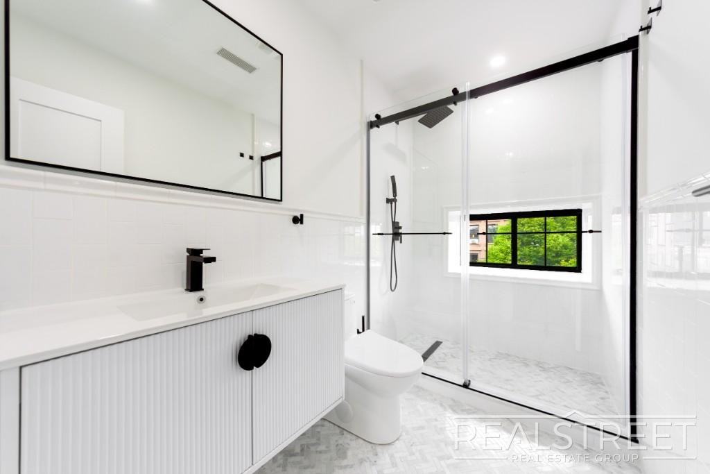 536A Monroe St #4 - Photo 7 of 7