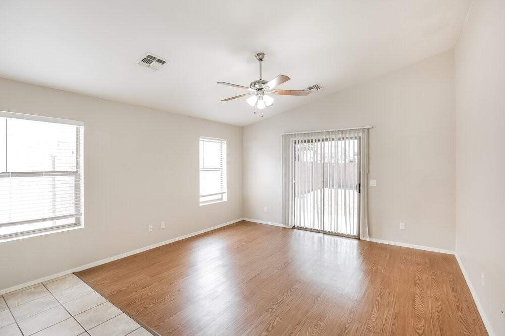 5704 S 32nd Dr - Photo 4 of 16