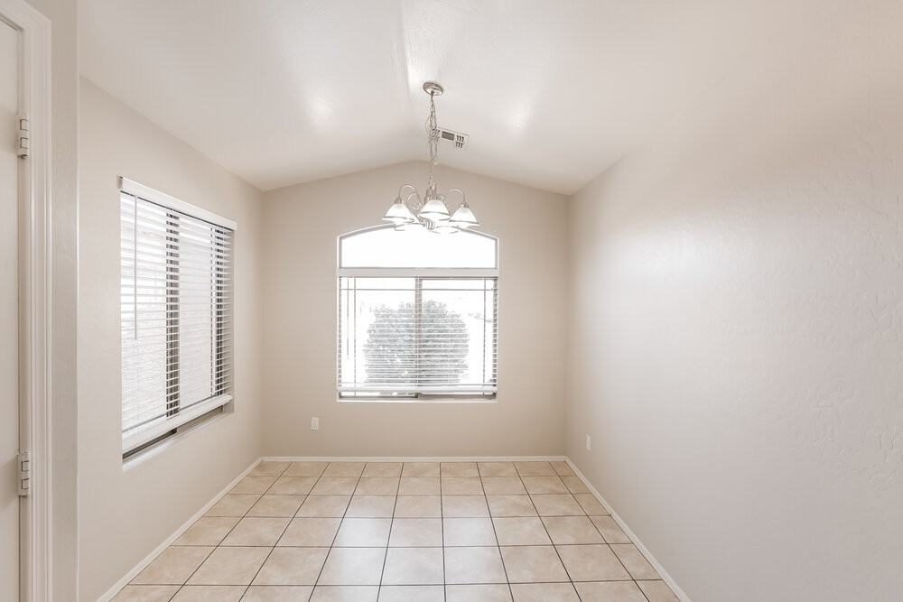 5704 S 32nd Dr - Photo 7 of 16