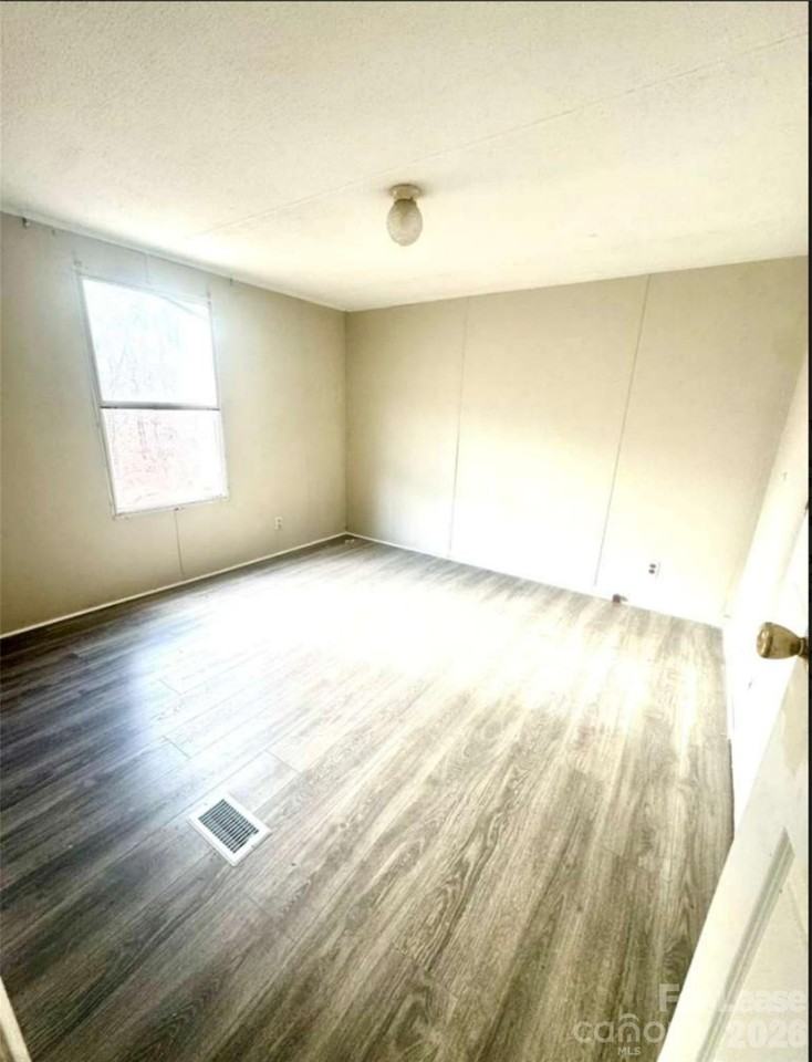 3037 Crenson Dr - Photo 2 of 3