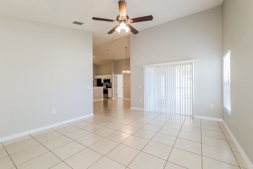 431 Peppermill Cir - Photo 4 of 16