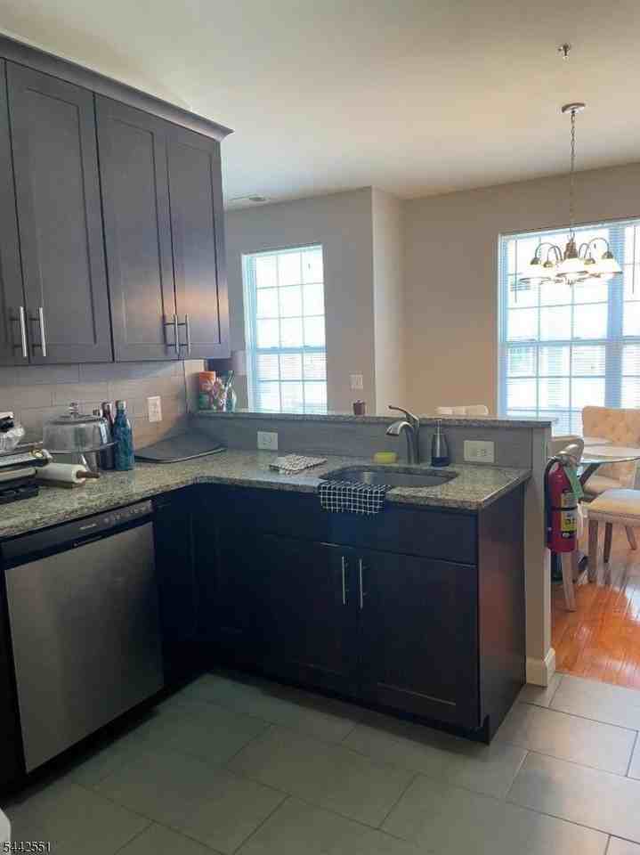 152 Conover Ter #152 - Photo 2 of 10