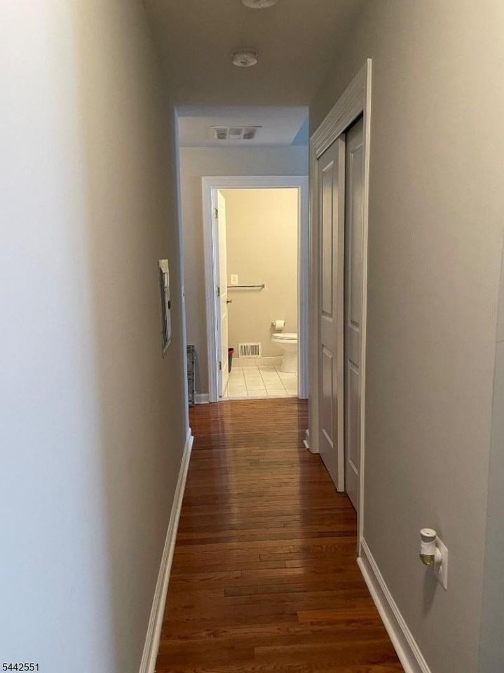 152 Conover Ter #152 - Photo 6 of 10