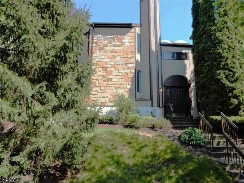 51 Edinborough Ct - Photo 2 of 27